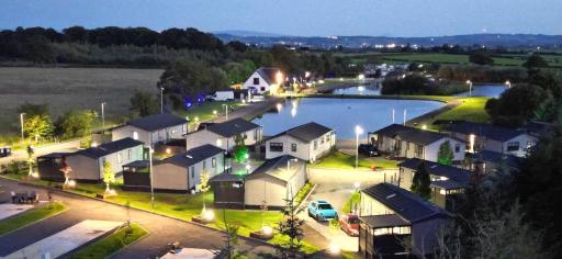 Arranview Lochside Pods & Lodges all with private Hot-tubs - Housity
