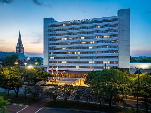 Crowne Plaza Knoxville Downtown University, an IHG Hotel - Housity