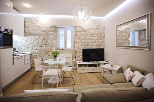Apartment White Stone - Diocletian Palace - Housity