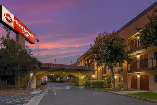 Best Western Plus Pleasanton Inn - Housity