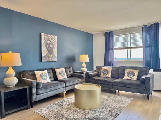 Heart ATL Downtown High Rise 2B2B Condo LM2206 - Housity