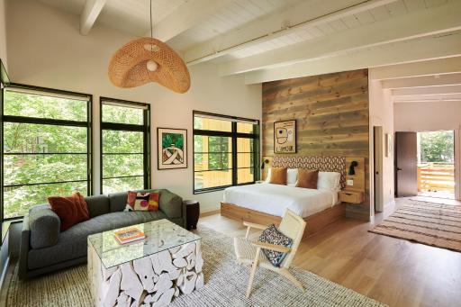 Woodstock Way Hotel - Housity