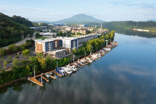 SpringHill Suites by Marriott Downtown Chattanooga/Cameron Harbor - Housity