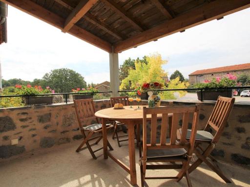 Charmant Gîte à Lavaudieu avec Terrasse, Proche Sites Touristiques et Commerces - FR-1-582-219 - Housity