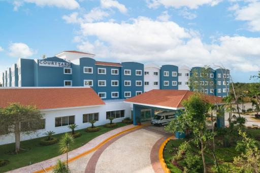Courtyard by Marriott Cancun Airport - Housity