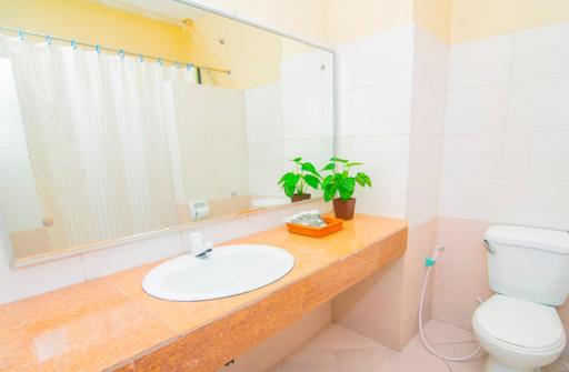 Mariners Court Hotel Cebu - Housity