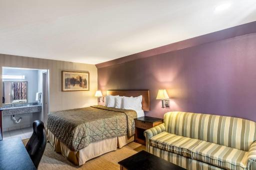 Rodeway Inn Arlington Entertainment District Area - Housity