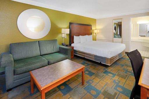 La Quinta Inn by Wyndham Phoenix North - Housity