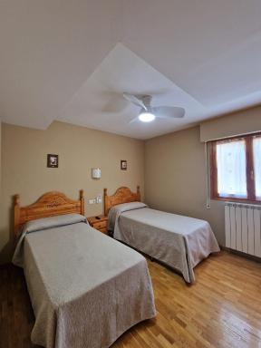 Hostal Valle De Tena - Housity
