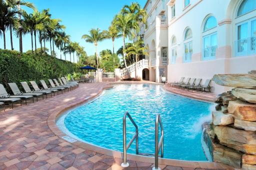 Hilton Naples - Housity