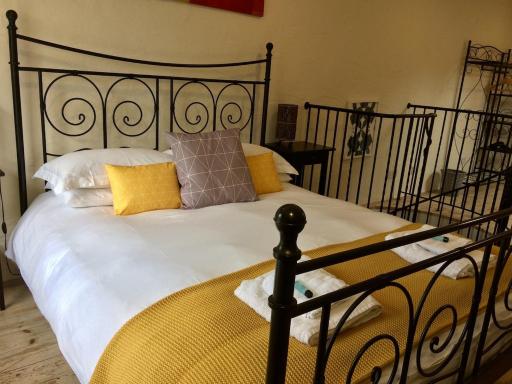 Coach House Studio, quiet, rural, pet friendly, Probus - Housity