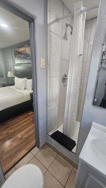Travelers Inn - Housity