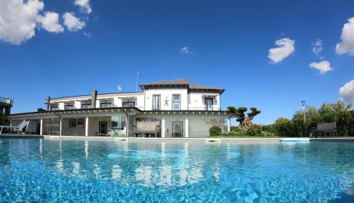 Hotel Ohana - Housity