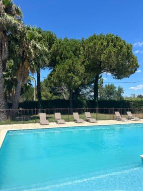 Les Mimosas - Housity