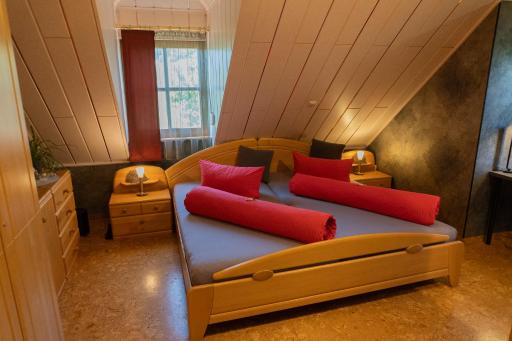 Privatzimmer mit Gemeinschaftsbad - Zur Fliegerbank in der Rhön - Housity