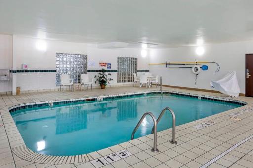 Comfort Suites North Dallas - Housity