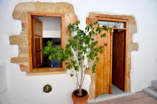 Lindos Esel Suites - Housity