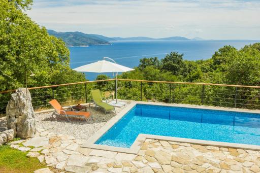 Ivanini secluded stone Villa with a stunning view - Housity