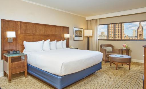 Hyatt Regency Milwaukee - Housity