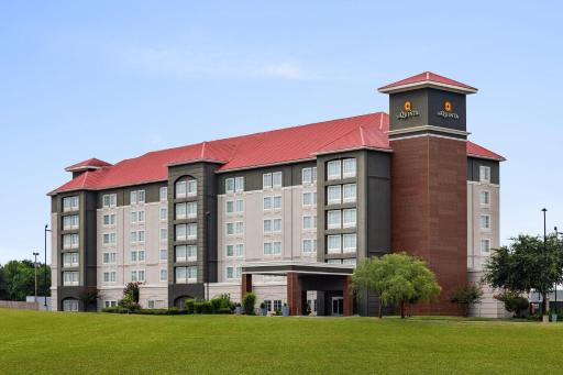 La Quinta by Wyndham Arlington North 6 Flags Dr - Housity