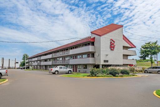 Red Roof Inn Jackson Downtown - Fairgrounds - Housity