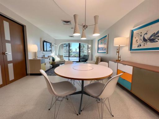 Howard Johnson by Wyndham Anaheim Hotel & Water Playground - Housity