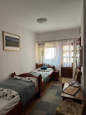 2- posteľová izba s kúpeľňou EMKA v PENZION TRSTENÁ - Housity