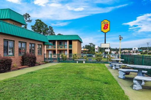 Super 8 by Wyndham Columbia/Ft. Jackson SC - Housity
