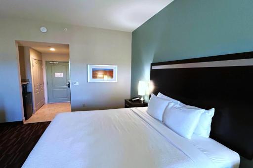 Wyndham Garden Lancaster CA - Housity