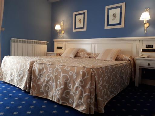 Hotel Leonor Mirón - Housity
