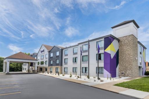 Spark by Hilton La Crosse Onalaska - Housity