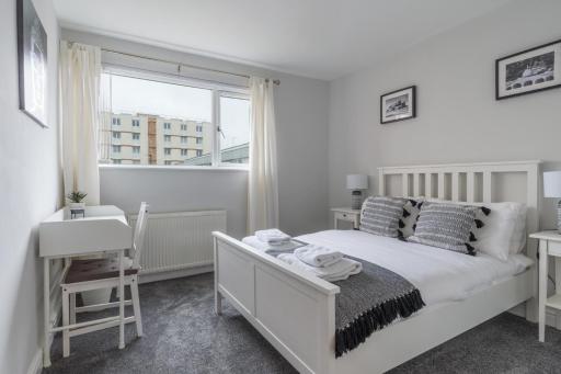 Charming 3-Bed House in Newcastle upon Tyne - Housity