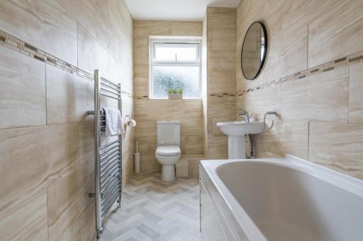 Charming 3-Bed House in Newcastle upon Tyne - Housity