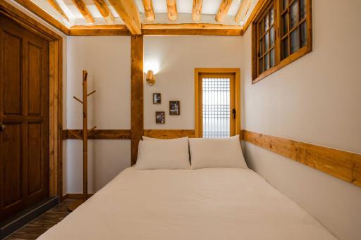 Luxury hanok with private bathtub - SN04 - Housity