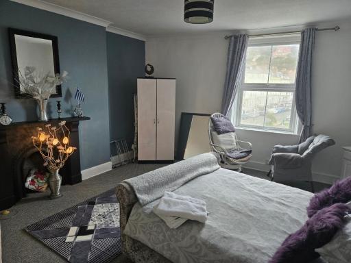Llandudno Beachfront 2 Double Bedroom Apartment 2nd Floor - Housity