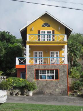 Buttercup Cottage Apartments - Housity