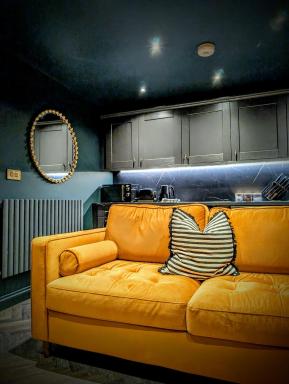 The Hideaway Bureau - Islay - Housity