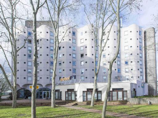 hotelF1 Cergy - Housity