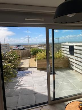 Studio neuf,vintage,terrasse,wifi ,excellence face mer - Housity