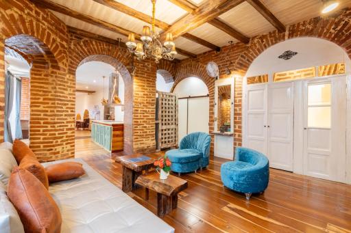 Old Town Quito Suites, Heritage Boutique Hotel, Where Every Detail Tells a Story - Housity