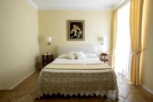 Donna Chiara - Housity