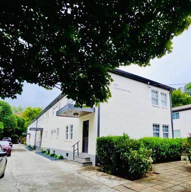 Stylish OneBedroom in Popular Virginia Highland - Housity