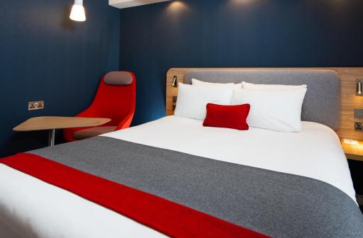 Holiday Inn Express London-Hammersmith, an IHG Hotel - Housity