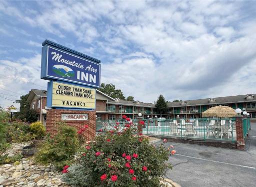 Mountain Aire Inn Sevierville - Pigeon Forge - Housity