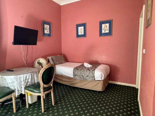 Toorak Manor Hotel Free Parking - Housity
