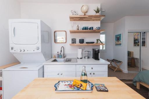 Renovated Stylish Guesthouse By Claremont With Private Patio - Housity