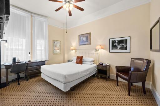 The Andrews Hotel - Housity