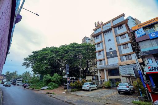 Hotel Plaza Heights - Housity