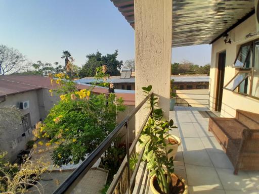 Farmhouse Boutique Guest 2 - Housity