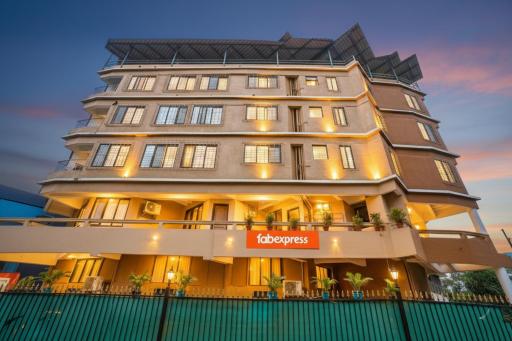 Collection O Sunset Residency - Housity